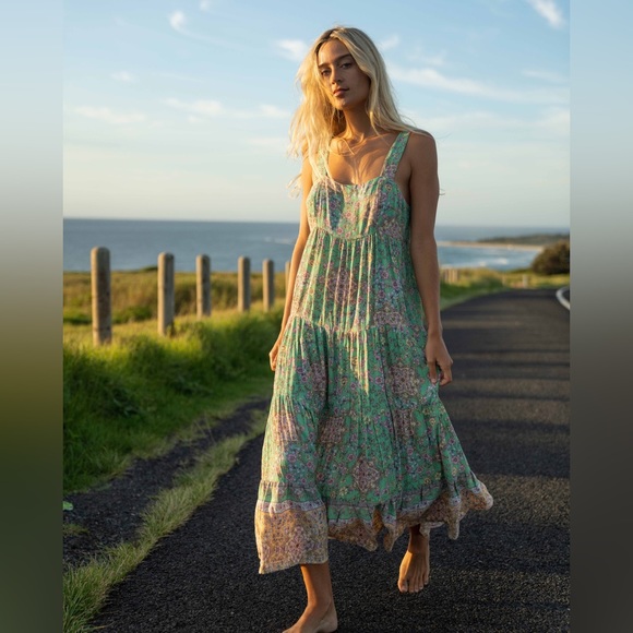 Billabong 𑁍 Boho Floral Tiered Dress - Picture 12 of 12